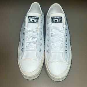 Converse white canvas platform shoes. Never been worn. Women’s size 8.5